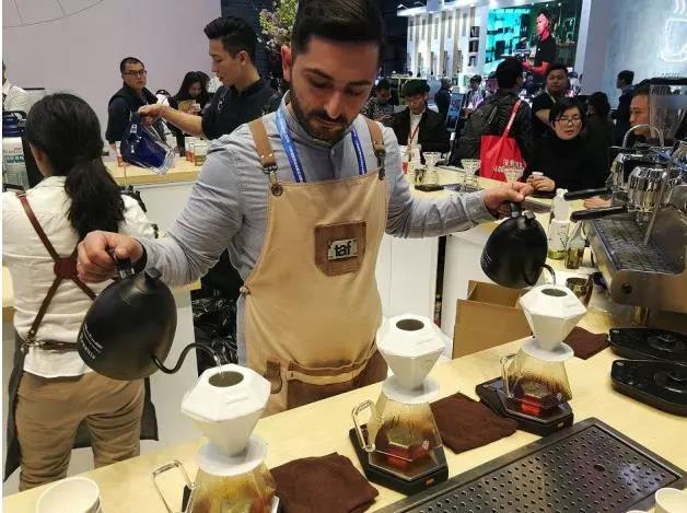 中国少妇A片BBBBBB洗澡