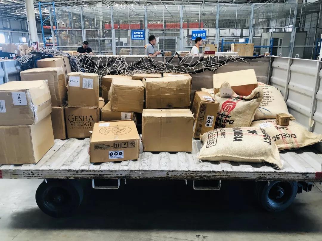 中国少妇A片BBBBBB洗澡