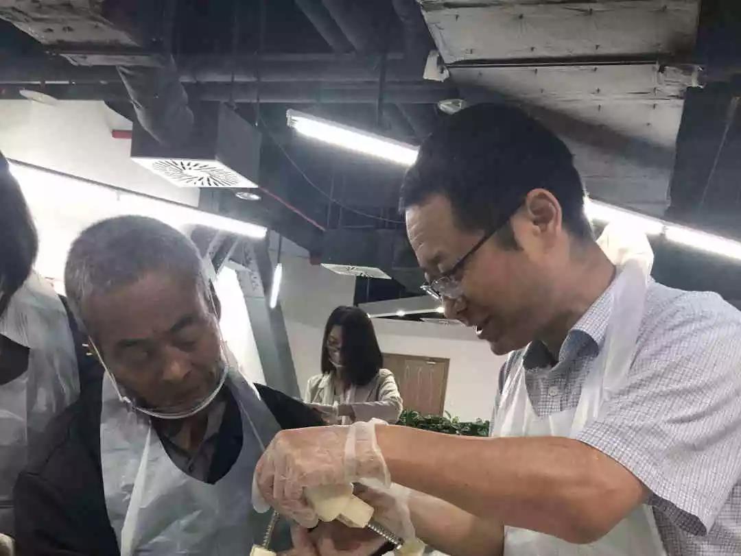 中国少妇A片BBBBBB洗澡