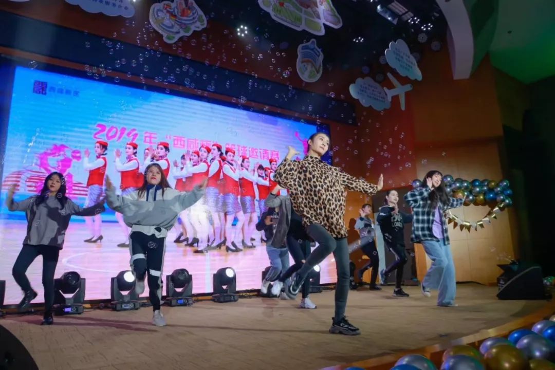 中国少妇A片BBBBBB洗澡