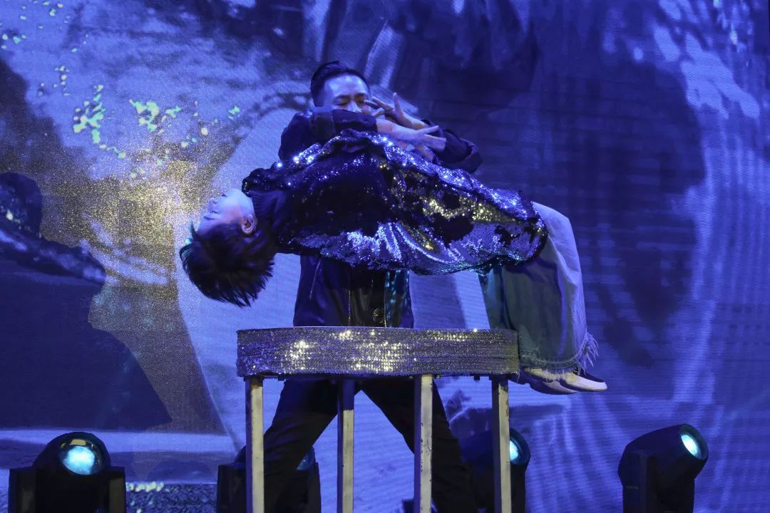 中国少妇A片BBBBBB洗澡