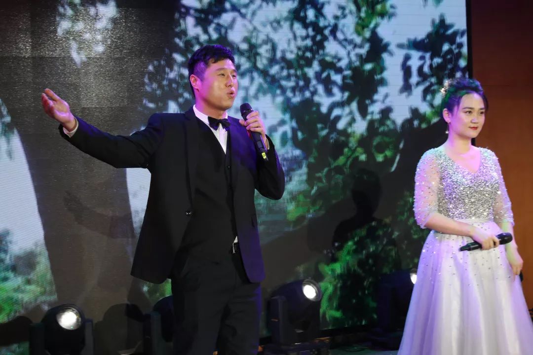 中国少妇A片BBBBBB洗澡